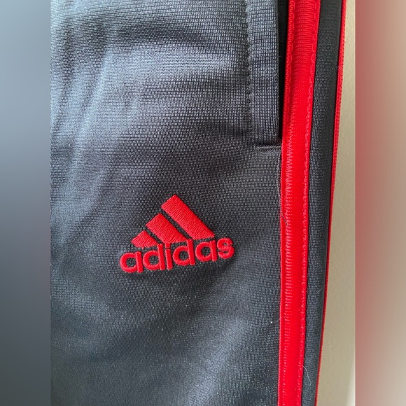 🦋 2/$20 Adidas boys red and black three stripe track pants - Picture 6 of 6